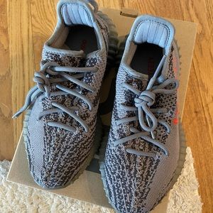 Yeezy BOOST 350 V2 - Beluga